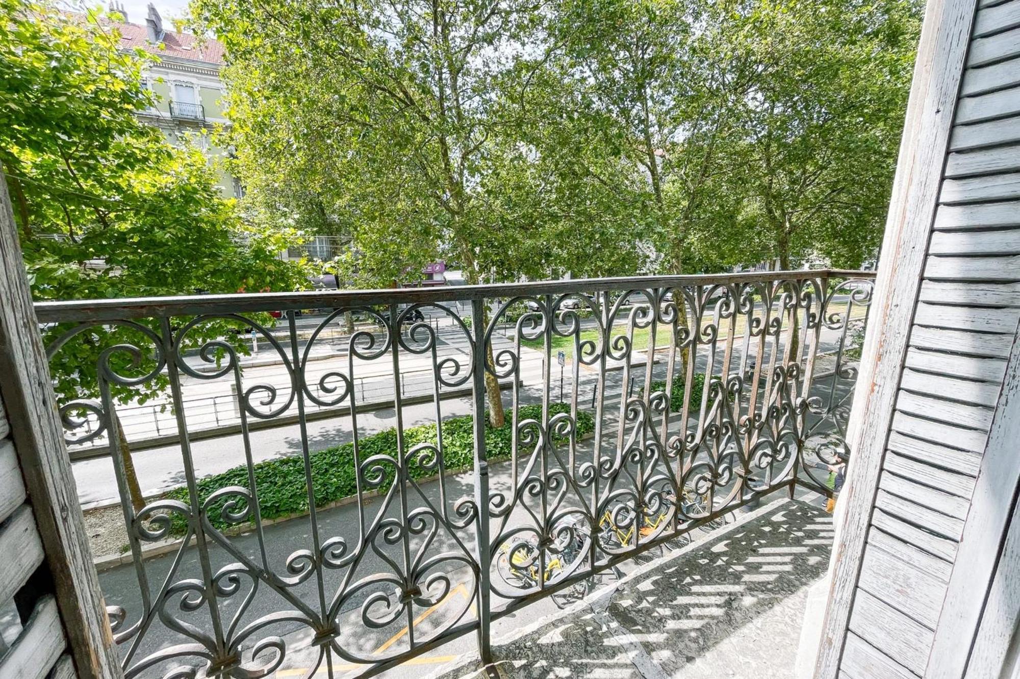 #G3 The Authentic T2 Downtown Balcony Tramway Grenoble Exterior foto